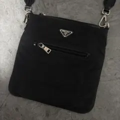 美品✨　PRADA プラダ　ショルダーバッグ　サコッシュ　斜め掛け　ブラック　黒