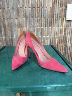 GUCCI ピンク スエード パンプスのサムネイル