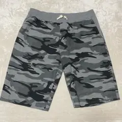 グレー系迷彩柄ショートパンツ　ロングビーチサーフスタイル