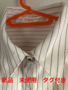 ビジューボタンページボーイブラウス　新品タグ付き