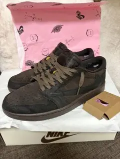 トラヴィス × ナイキ ダークモカ