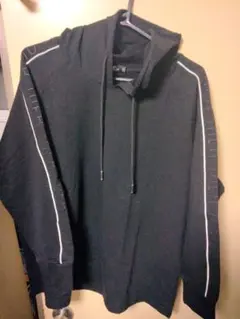 【NieR Clothing】袖ロゴ　パーカー