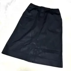 【レッセパッセ】タイトスカート ひざ丈 　シンプル　バックスリット　光沢感