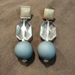 幾何学デザインの大ぶりビーズピアス