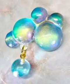 ★シャボン玉★虹色球体ブローチ★レジン★
