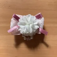 花モチーフ リボン型ブローチ
