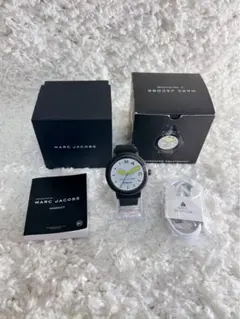 新品未使用 MARC JACOBS スマートウォッチ 腕時計 ブラック 箱付き 