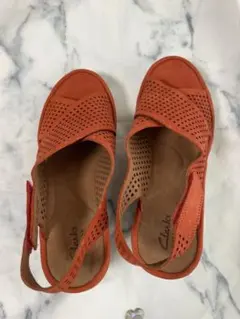 Clarks パンチングレザー ウェッジソールサンダル オレンジのサムネイル
