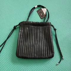 新品未使用レディースバック　巾着型　　　合皮　黒　25×23　内ポケット2こ付