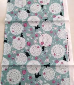 黒猫＆ドイリー柄の綿プリント生地
