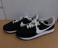 NIKE スニーカー ワッフルトレーナー　ブラック ホワイトのサムネイル
