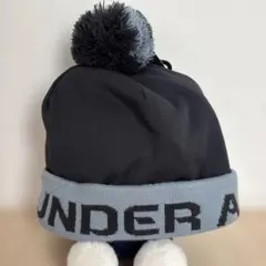 【新品未使用】 Under Armour ポンポン付きニット帽 タグ付き