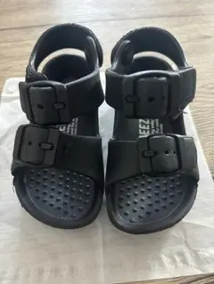 BREEZEのサンダル14cmとadidasスタンスミス14cm