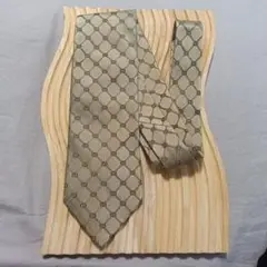 GUCCI シグネチャー ネクタイ　ロゴ