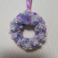 紫と緑の花のリース
