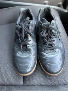 アクセレイター　Umbro ブラック フットサルシューズ