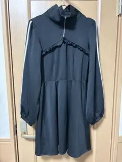 ブラック フリル付きジャージワンピース