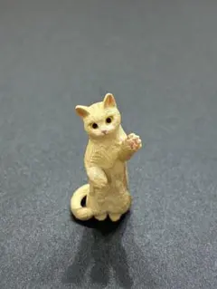【新品未使用】立ち上がる 猫 フィギュア ミニチュア　マンチカンのサムネイル