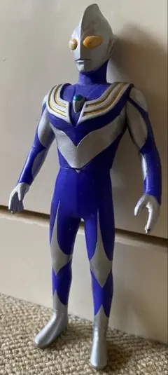 旧企画レア完売品フィギュアバンダイ製ウルトラマンティガ スカイタイプソフビ人形のサムネイル