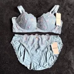 B70【tutuanna】美乳マジック ノンワイヤーブラショーツセット 新品