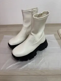 ホワイト 厚底ブーツ ショートブーツ