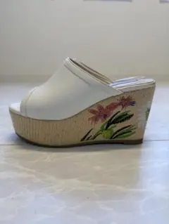 ホワイト　ウェッジサンダル　Mサイズ