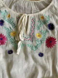 アイボリー 半袖 花柄刺繍ブラウスのサムネイル