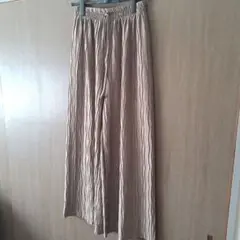 プリーツワイドパンツ