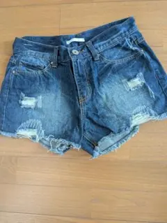 RETRO GIRL ダメージデニムショートパンツ Sサイズのサムネイル