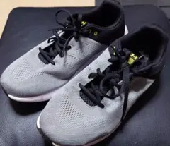 UNDER ARMOUR マイクロGパシュート　27cmのサムネイル