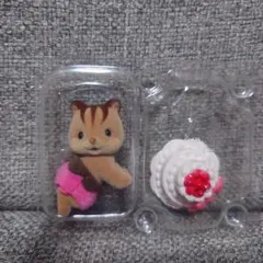 シルバニアファミリー　ケーキパーティーシリーズ　くるみリスの赤ちゃん