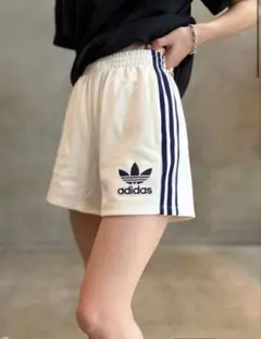 adidas ショートパンツ　テリーショートパンツ　タオル生地のサムネイル