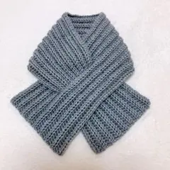 【マフラー　手編み　ハンドメイド　差し込み口のあるマフラー　リボンマフラー