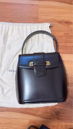 美品✨バリー ハンドバッグ レザー ウンガロ ブラック 自立 - メルカリ