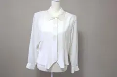 ホワイト 長袖花のブラウス レース襟