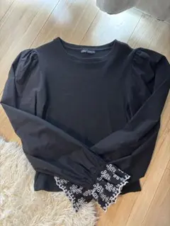 ZARA パフスリーブ 黒 リブ編み トップス
