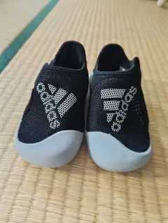 adidas メッシュ サンダル 黒