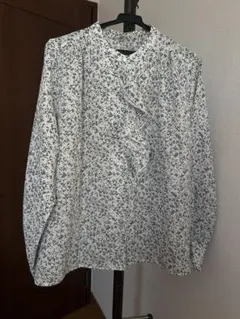 フリルデザイン 長袖シャツ ホワイト・ブラック