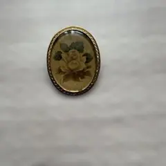 バラの絵柄 オーバル型ブローチ