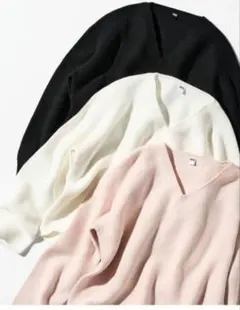 新品　UNIQLO　ユニクロ　3DコットンリラックスVネックセーター