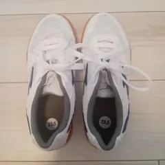 体育館シューズ