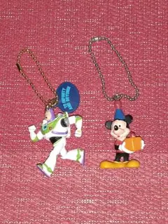 トイストーリー　バズライトイヤー キーホルダー　おまけ　ミッキーマウス　付き
