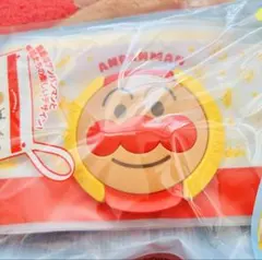 新品未開封未使用！アンパンマンおでかけポーチ　手口ふき1個付き