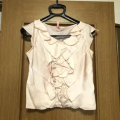 フリル付き薄いピンクノースリーブ