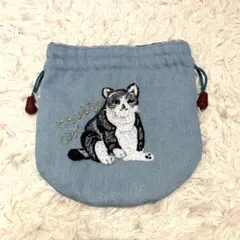 まんまる巾着袋　ハンドメイド　猫の刺繍　（No.145）