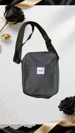 HERSCHEL ブラック ショルダーバッグのサムネイル