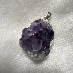 アメジスト　クラスター　ペンダントトップ　シルバー色　天然石　パワーストーン