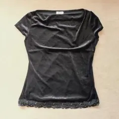 ELLE 黒ベロア ビーズ・レースつき半袖カットソー