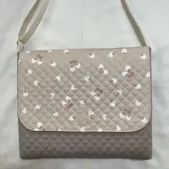 ショルダーバッグ　イチゴ柄　裏地付き　マチ有り