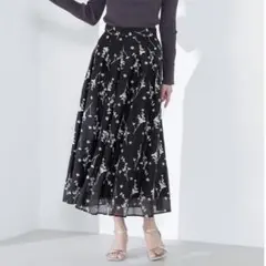 ★タグカット新品未使用★定価12,991円バイカラーフラワー刺繍フレアスカート